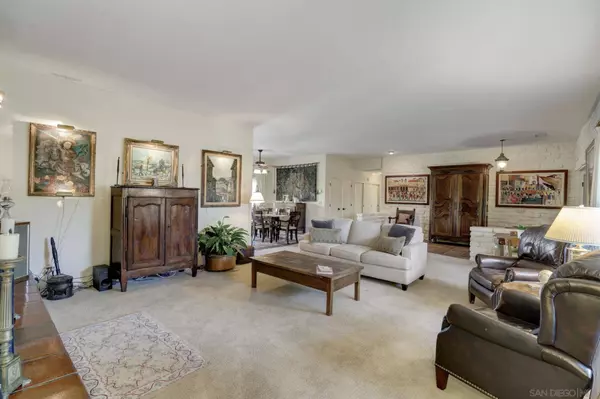 2422 Peet Ln, Escondido, CA 92025