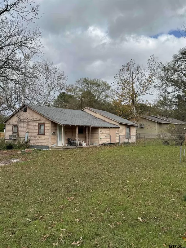 912 W Paschal St, Troup, TX 75789