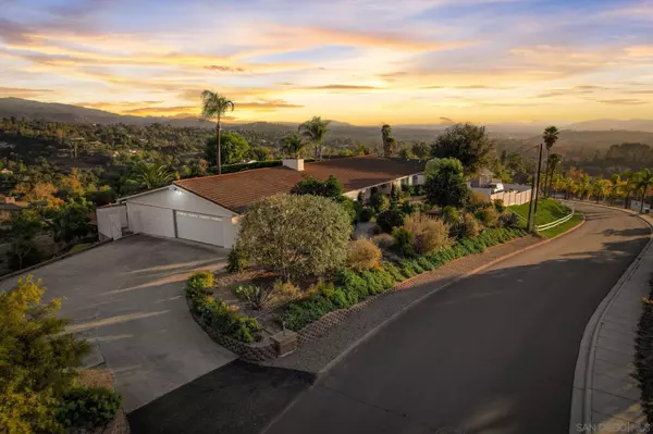 2422 Peet Ln, Escondido, CA 92025