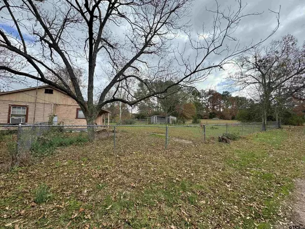 912 W Paschal St, Troup, TX 75789