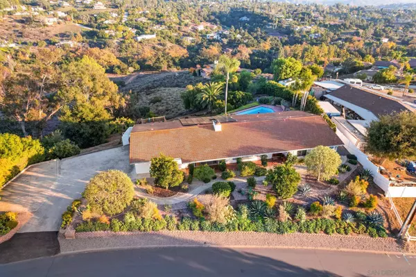 2422 Peet Ln, Escondido, CA 92025