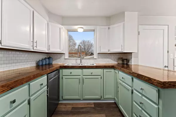 3004 N Maple Rd Rd, Millwood, WA 99206