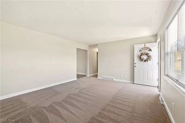 472 Columbine, Akron, OH 44312