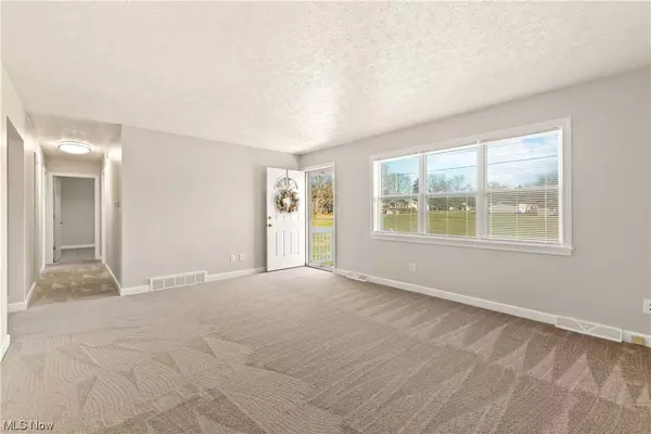 472 Columbine, Akron, OH 44312