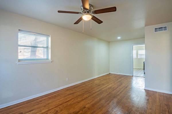 1819 Oak Tree Lane, Arlington, TX 76013