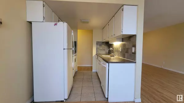 #1210 9909 104 ST NW, Edmonton, AB T5K 2G5