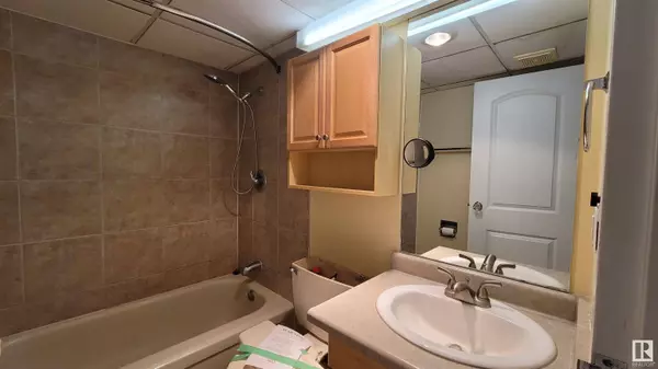 #1210 9909 104 ST NW, Edmonton, AB T5K 2G5