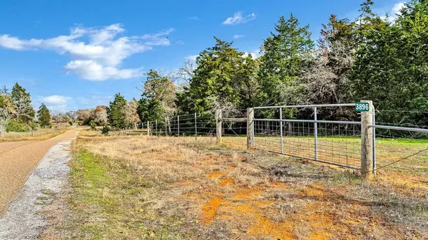 3896 County Road 326, Lexington, TX 78947