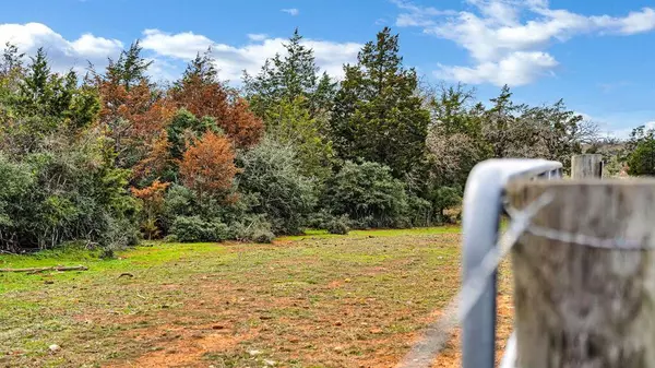 3896 County Road 326, Lexington, TX 78947