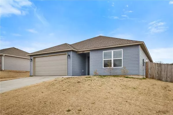 230 Colton Street, Huntsville, AR 72740