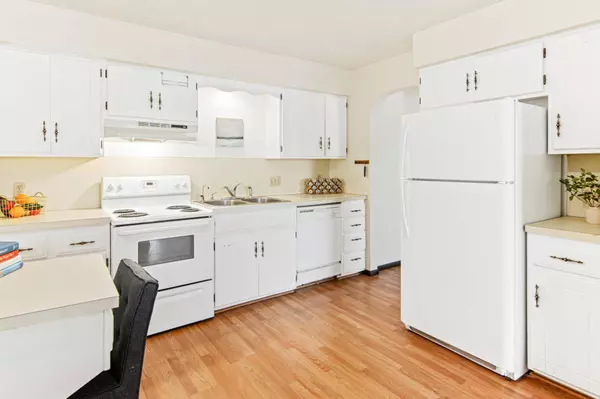 3923 Cottage LN, Minnetonka, MN 55305