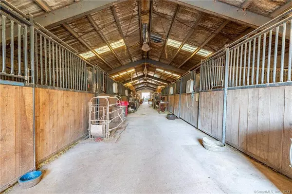 1680 Whirlwind Hill Road, Wallingford, CT 06492