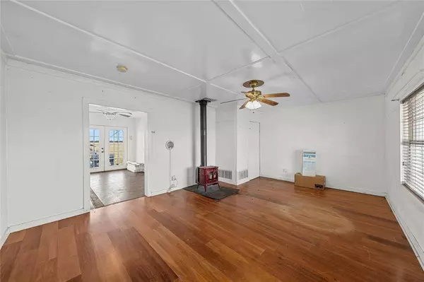 337 Gerald Lane, Elm Mott, TX 76640