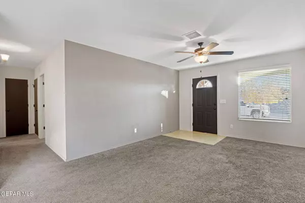 308 Villas Del Este Road, Socorro, TX 79927