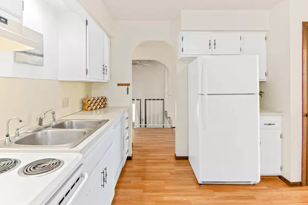 3923 Cottage LN, Minnetonka, MN 55305