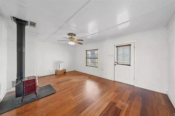 337 Gerald Lane, Elm Mott, TX 76640