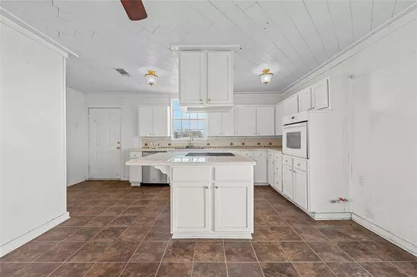 337 Gerald Lane, Elm Mott, TX 76640