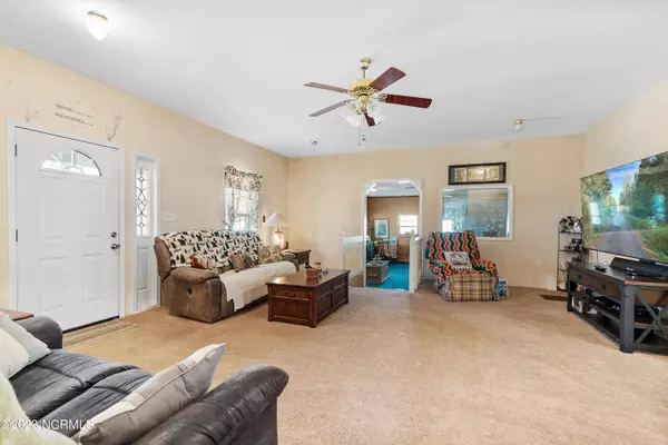 5861 Lebanon Church Road, Clarendon, NC 28432