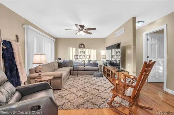 10203 CONTINENTAL Drive, Taylor, MI 48180