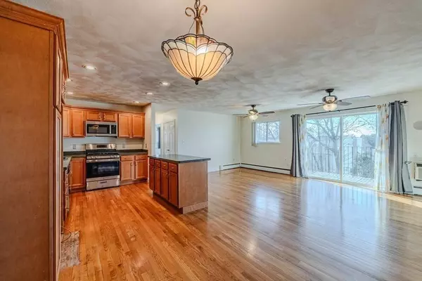 6 Crescent Dr #10, Andover, MA 01810