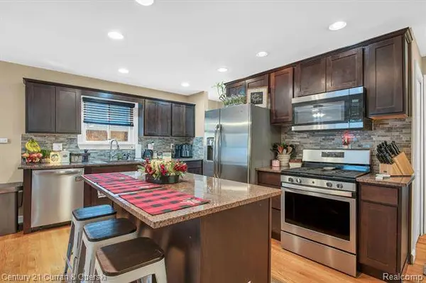 10203 CONTINENTAL Drive, Taylor, MI 48180