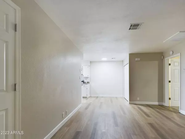 317 W HONONEGH Drive #7, Phoenix, AZ 85027