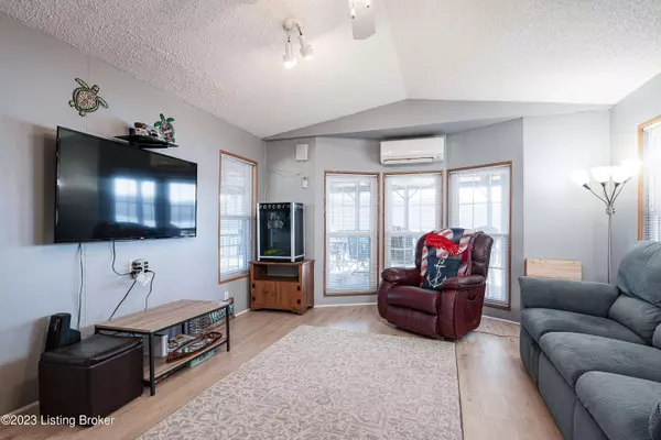 4806 Rivers Edge Dr, Charlestown, IN 47111