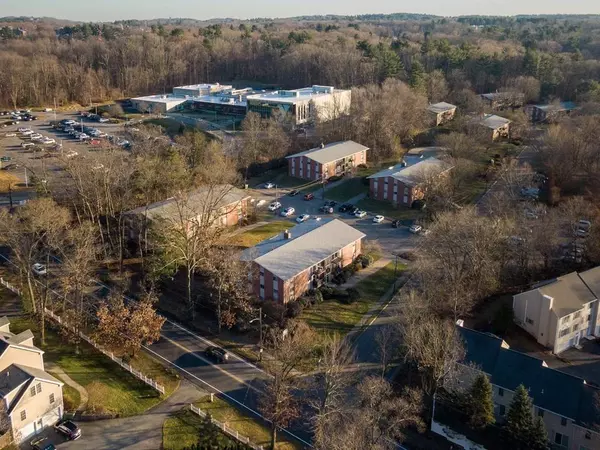 6 Crescent Dr #10, Andover, MA 01810