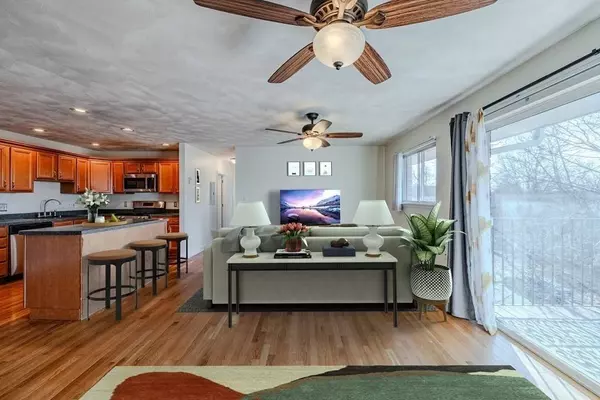 6 Crescent Dr #10, Andover, MA 01810