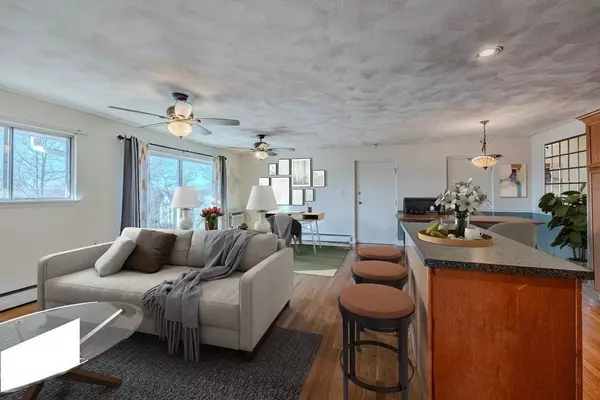 6 Crescent Dr #10, Andover, MA 01810