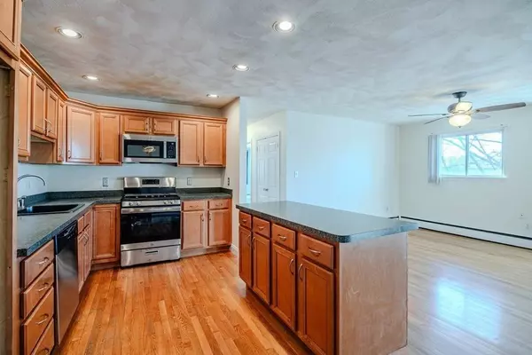 6 Crescent Dr #10, Andover, MA 01810