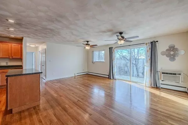 6 Crescent Dr #10, Andover, MA 01810