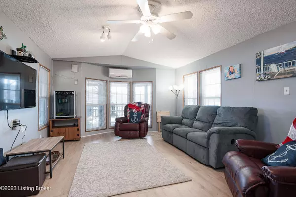 4806 Rivers Edge Dr, Charlestown, IN 47111