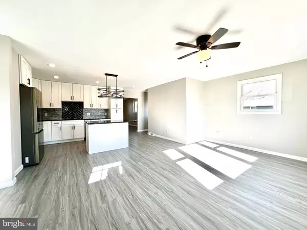 106 LAUREL AVE, Sicklerville, NJ 08081