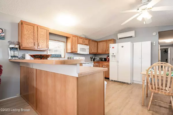 4806 Rivers Edge Dr, Charlestown, IN 47111