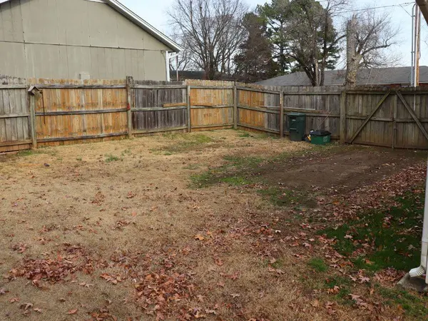 883 Cherry Lane, Fayetteville, AR 72701