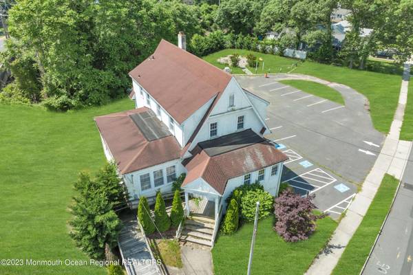 212 Norwood Avenue, Oakhurst, NJ 07755