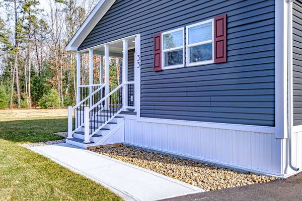 33 Conifer Drive, Lyman, ME 04002