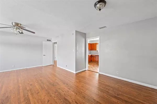 3355 Medina Avenue, Fort Worth, TX 76133