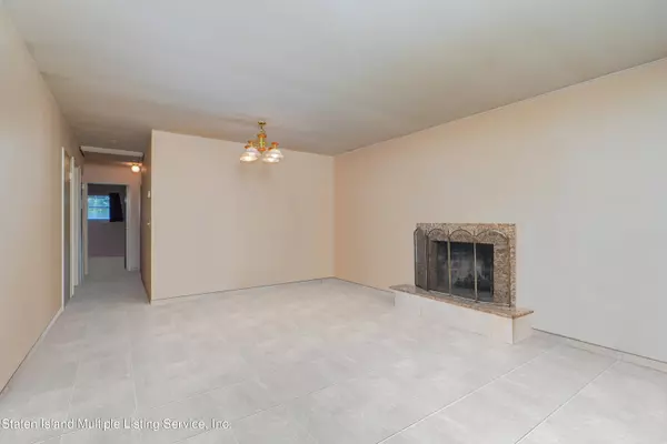 890 Marcy Avenue, Staten Island, NY 10309