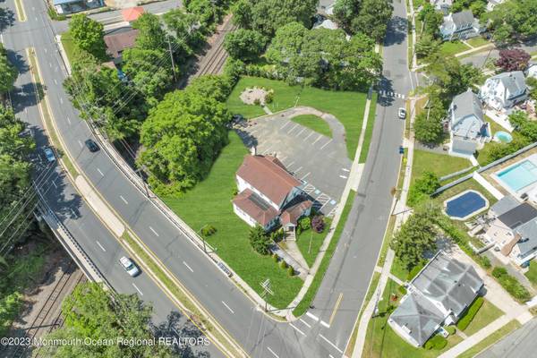 212 Norwood Avenue, Oakhurst, NJ 07755