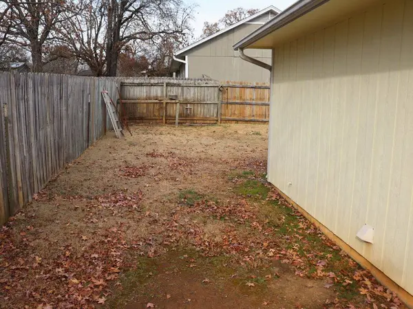 883 Cherry Lane, Fayetteville, AR 72701
