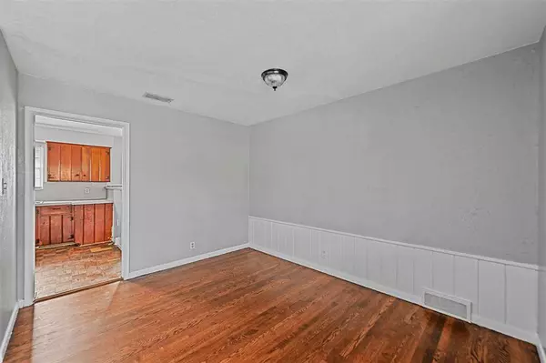 3355 Medina Avenue, Fort Worth, TX 76133