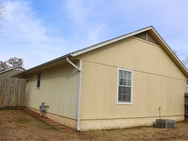 883 Cherry Lane, Fayetteville, AR 72701