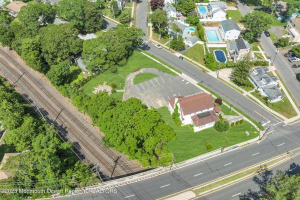 212 Norwood Avenue, Oakhurst, NJ 07755