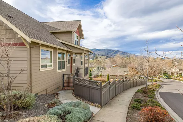 414 Fair Oaks Ave, Ashland, OR 97520