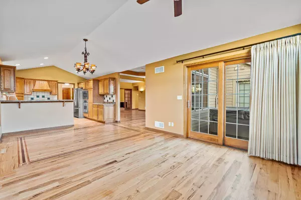 221 Eagles Cove Cir, North Prairie, WI 53153