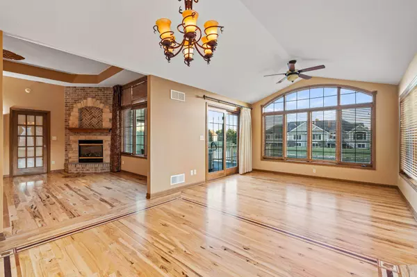 221 Eagles Cove Cir, North Prairie, WI 53153