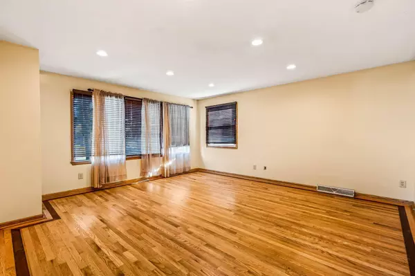 3321 S 62nd St, Milwaukee, WI 53219