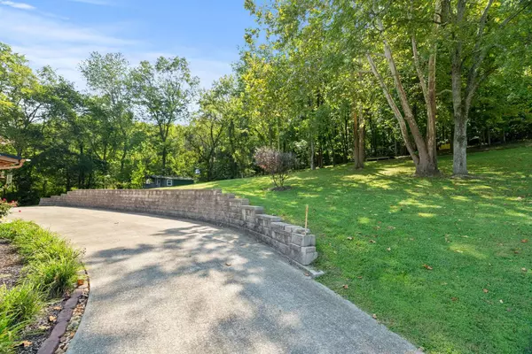 111 Agee Branch Ln, Hickman, TN 38567